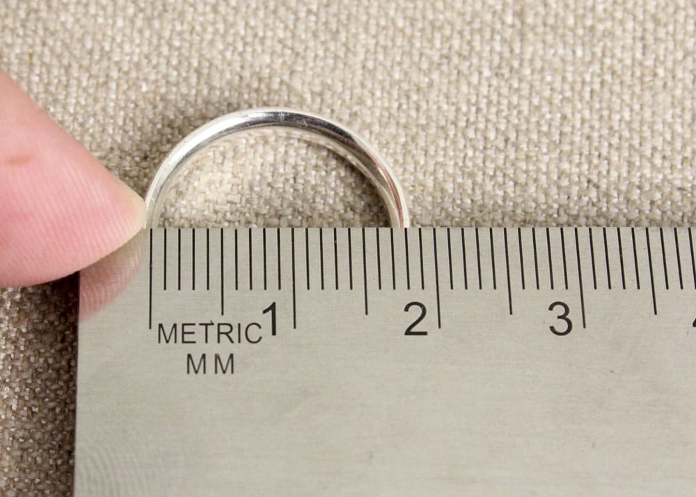 Đo size từ chiếc nhẫn mà bạn đang đeo