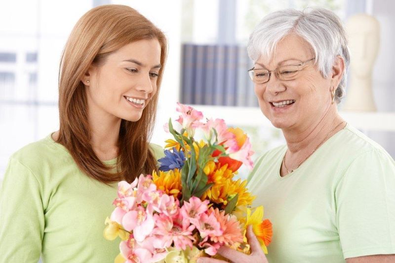 Người ta thường chọn hoa mai, đào, cúc, mẫu đơn,... để làm hoa tặng bố mẹ